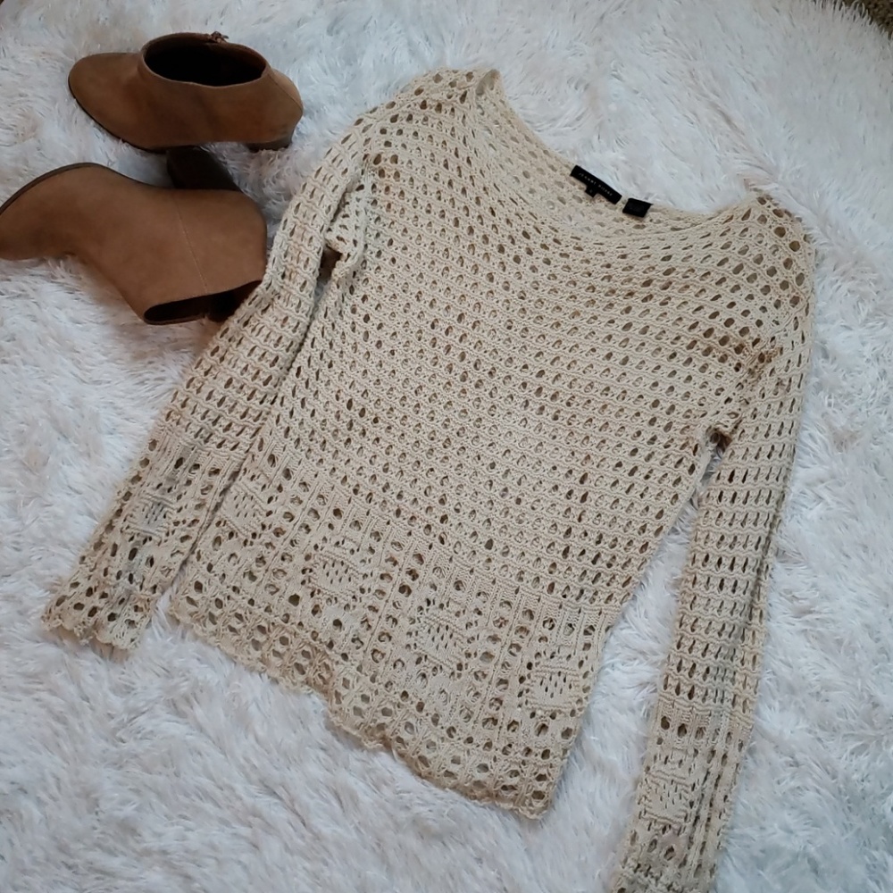 Cute Jeanne Pierre top.